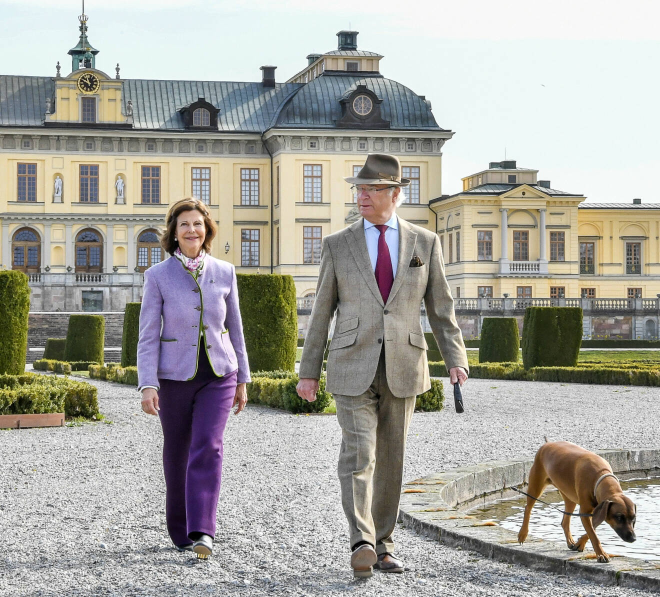 Kungen Drottningen Drottning Silvia Kungaparet Hunden Brandie Drottningholm Drottningholms slott