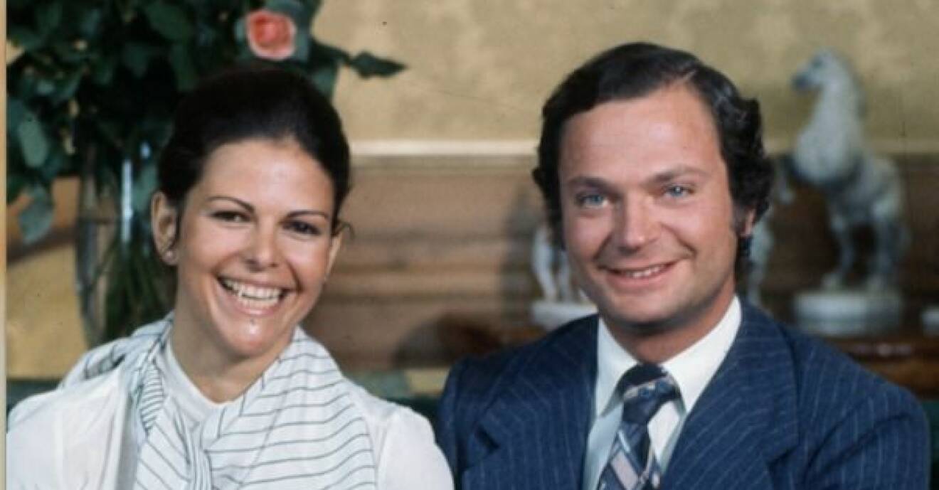 40 år sedan kung Carl XVI Gustaf och hans Silvia Sommerlath satt i soffan i Sibyllas våning för att berätta att de förlovat sig.
