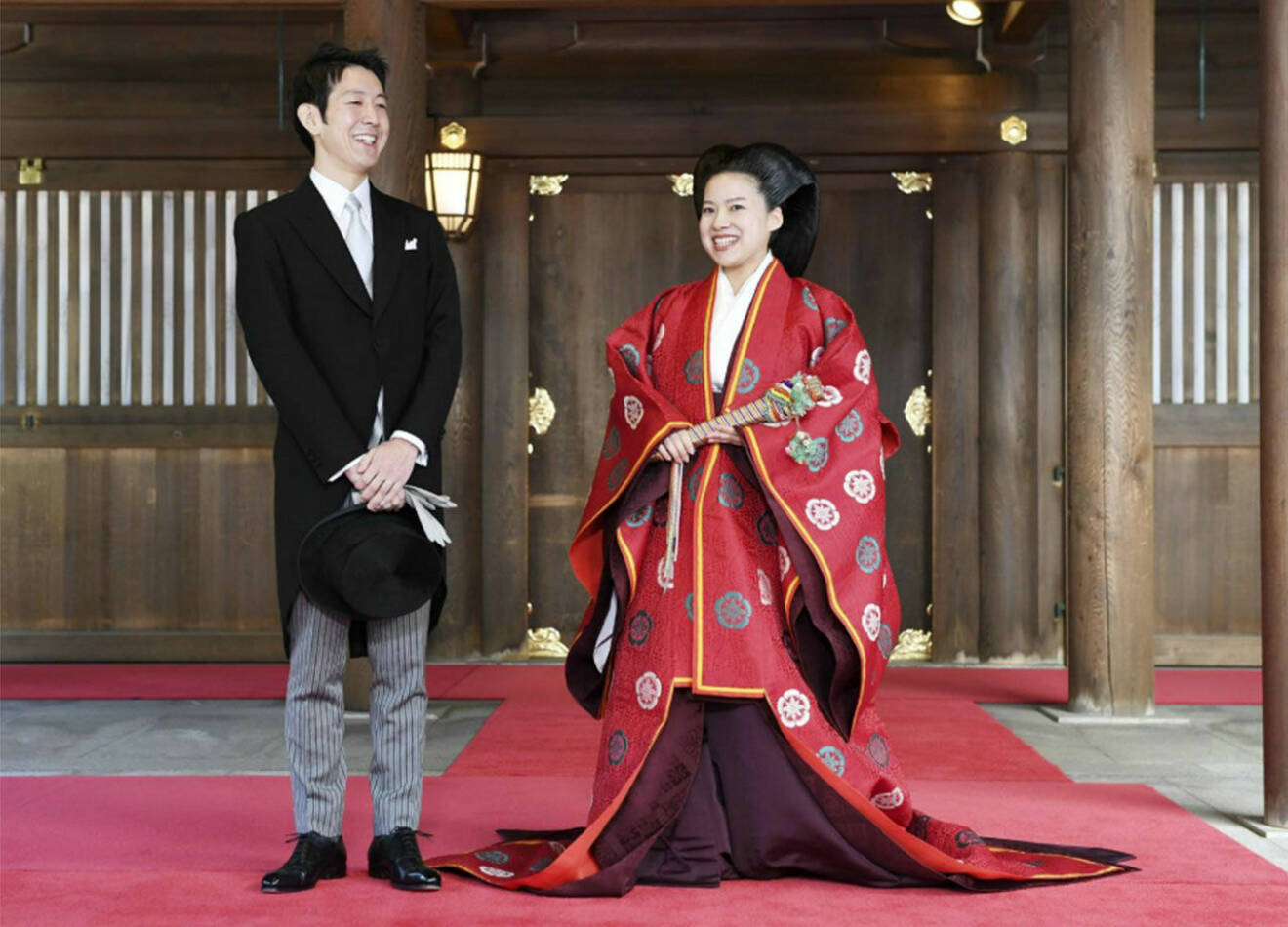 Prinsessan Ayako gifter sig