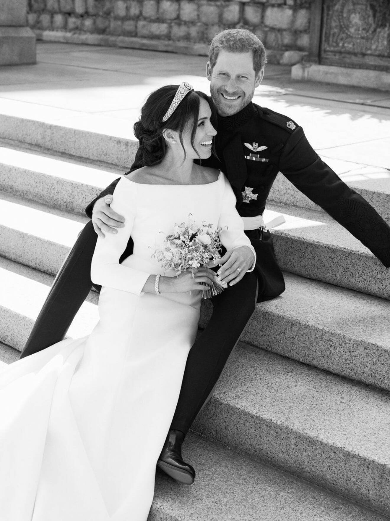 Ny svartvit bild på Meghan och Harry efter bröllopet