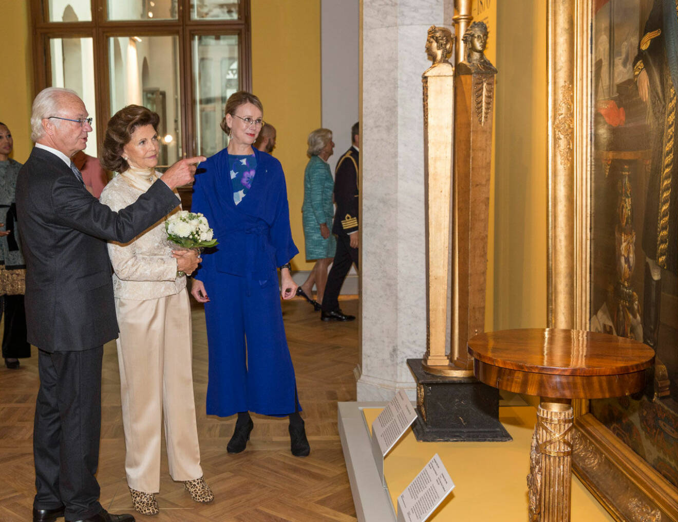 Kungen på Nationalmuseum med drottning Silvia vid sin sida
