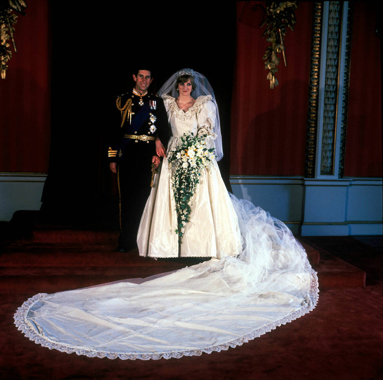 Dianas brudklänning hade ett 7 meter långt släp och bestod av 10 000 pärlor.