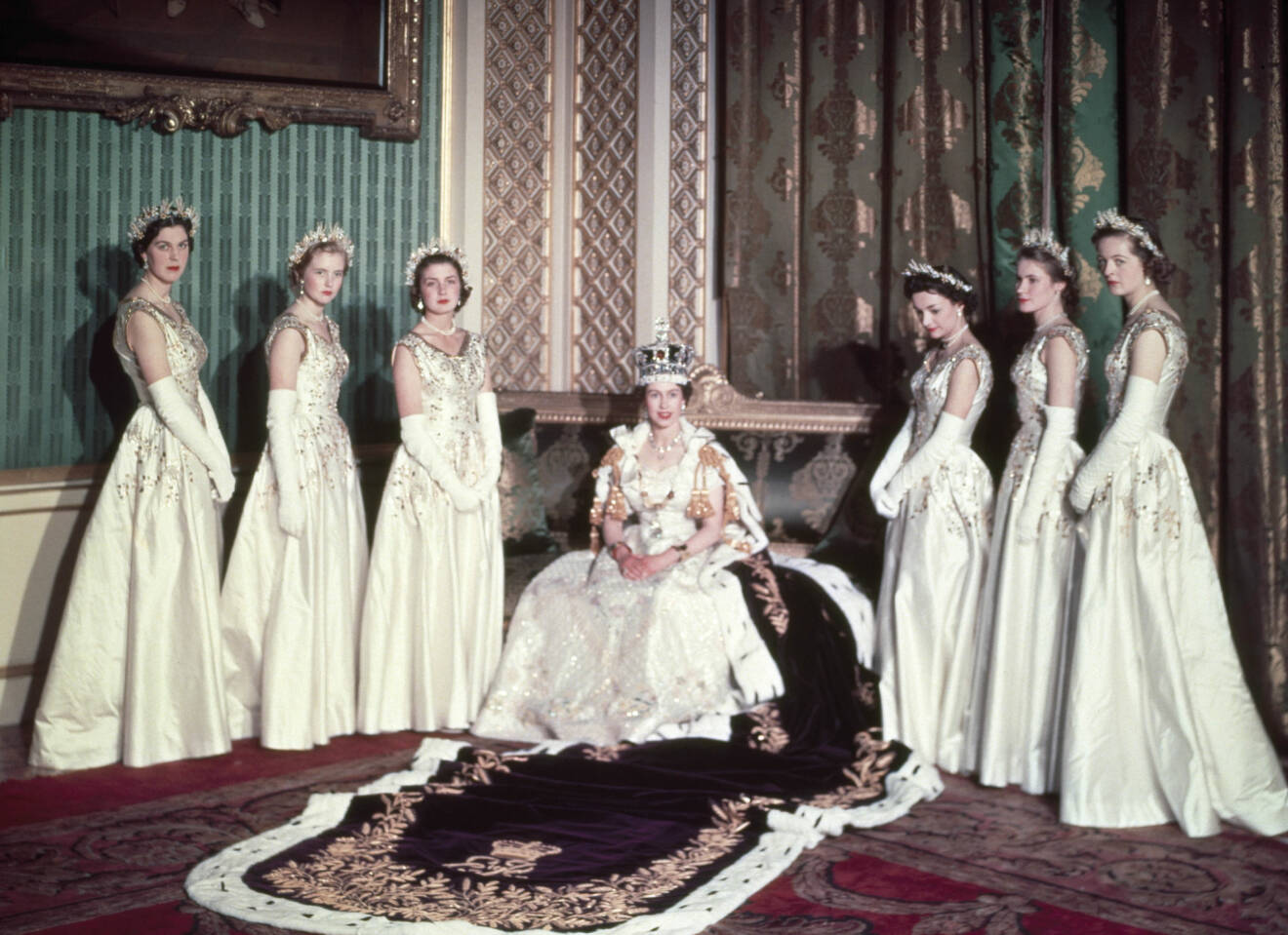 Drottning Elizabeth kröningen Westminster Abbey London 1953 Lady Moyra Campbell tärna