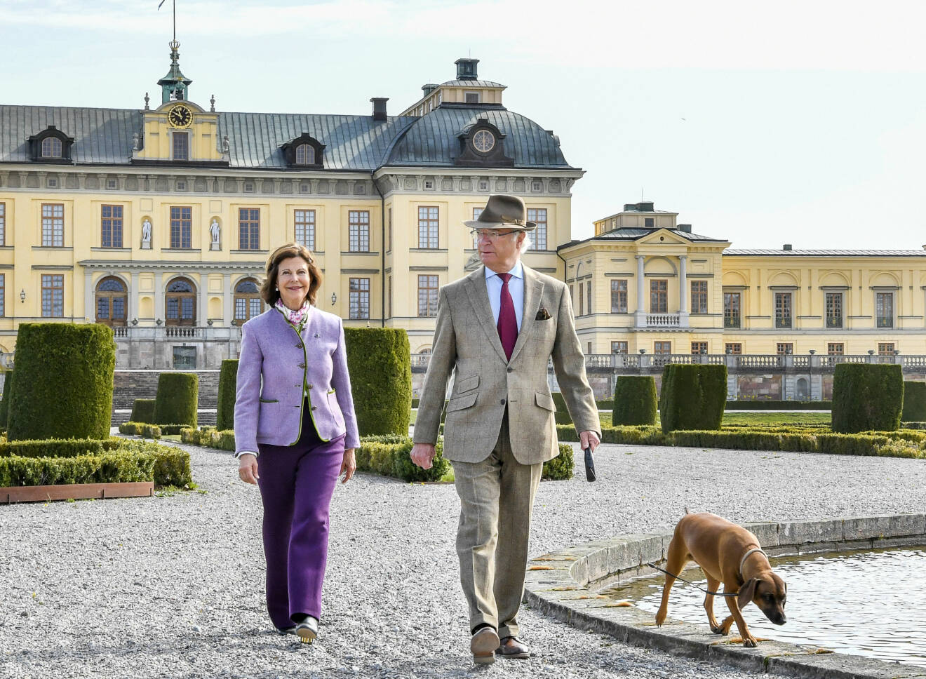 Kungaparet Drottning Silvia Kungen Drottningholms slott Hunden Brandie