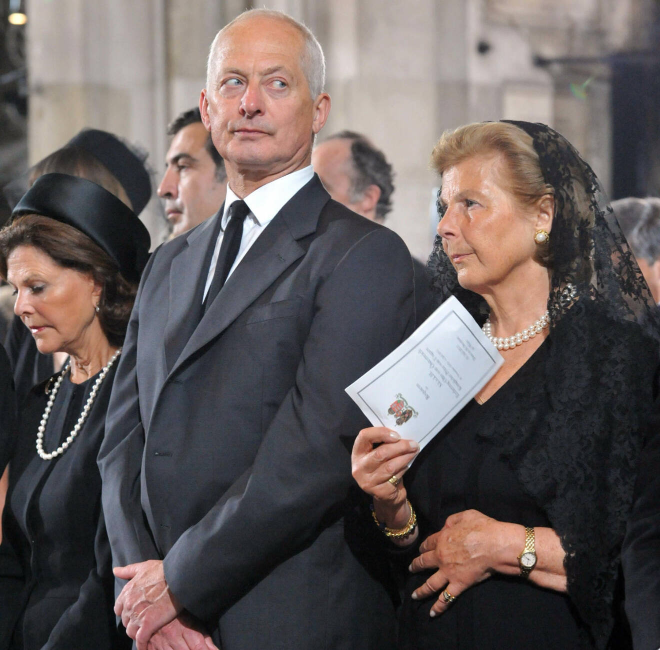 Drottning Silvia, furst Hans Adam II av Liechtenstein och hans fru furstinnan Marie vid en begravning i Wien 2011.