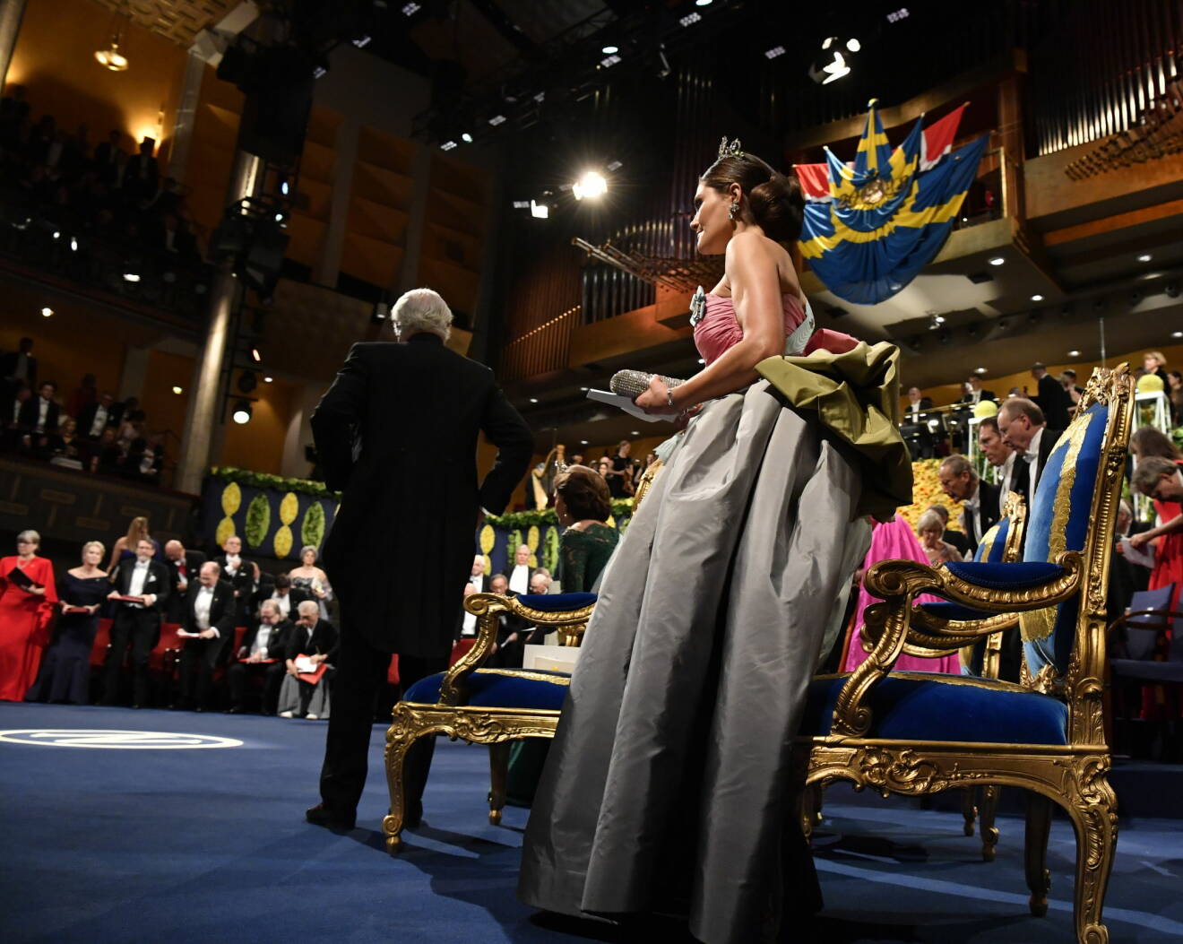 Kungen och kronprinsessan Victoria vid Nobelprisutdelningen i Stockholms konserthus