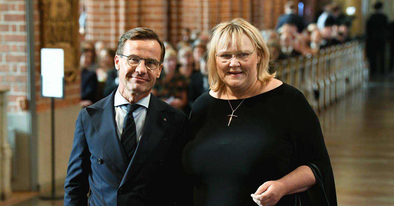 moderaternas partiledare med frun Birgitta Ed i Slottskyrkan