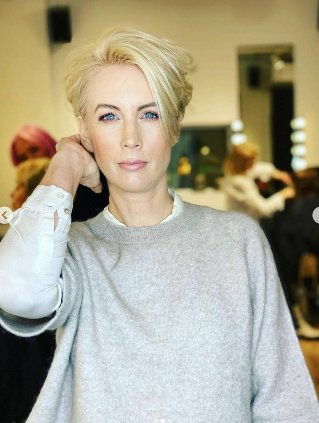 Jenny Strömstedt har klippt av sig håret och visar upp förändringen på Instagram