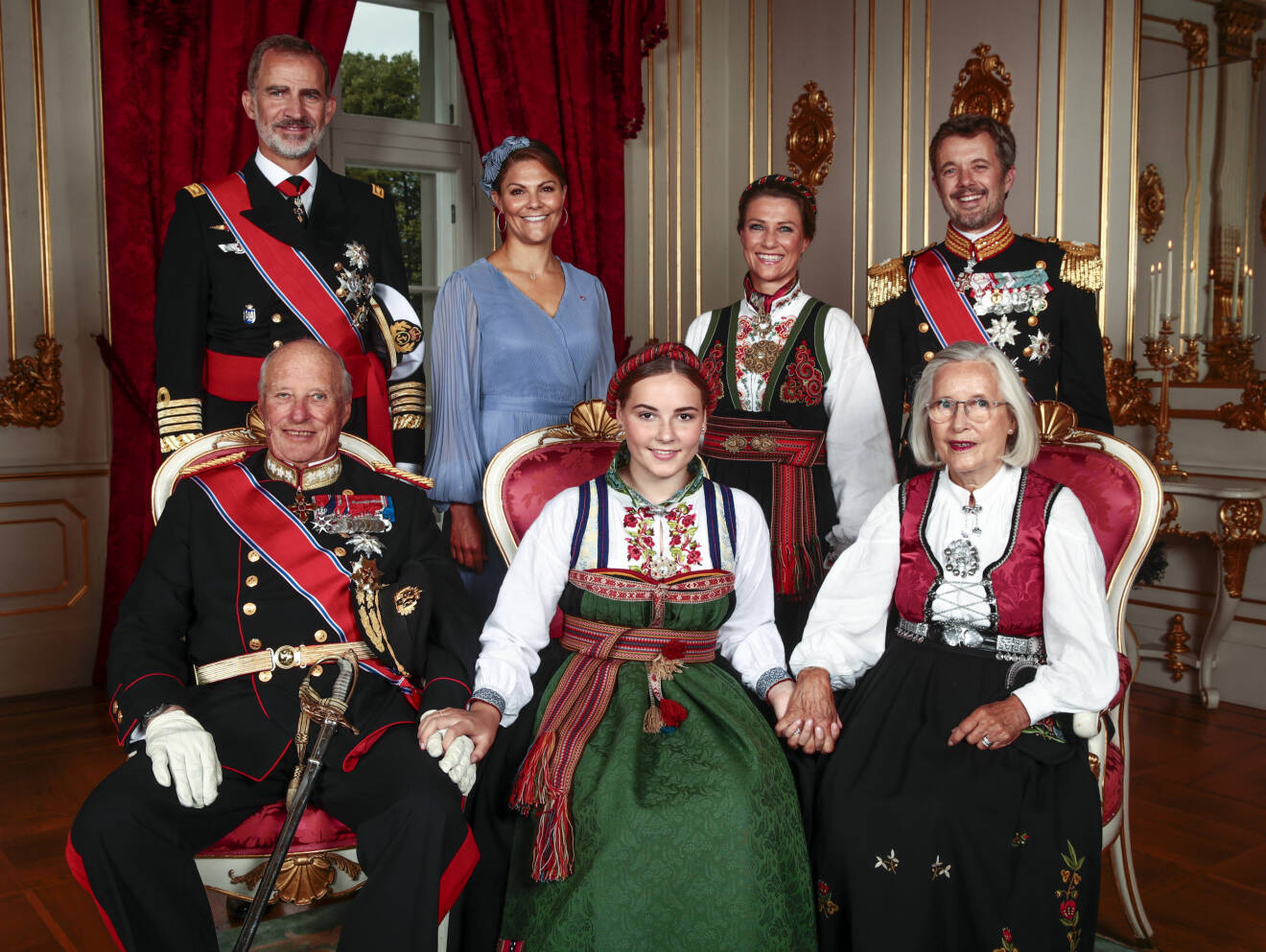 Kung Felipe, kronprinsessan Victoria, prinsessan Märtha Louise, Kronprins Frederik, kung Harald, prinsessan Ingrid Alexandra och Marit Tjessem.