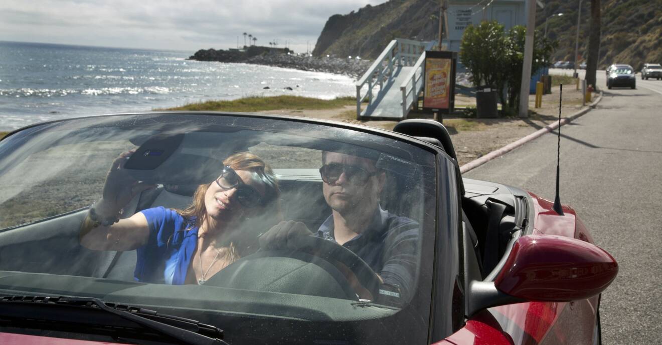 Charlotte Perrelli och Anders Jensen i en bil