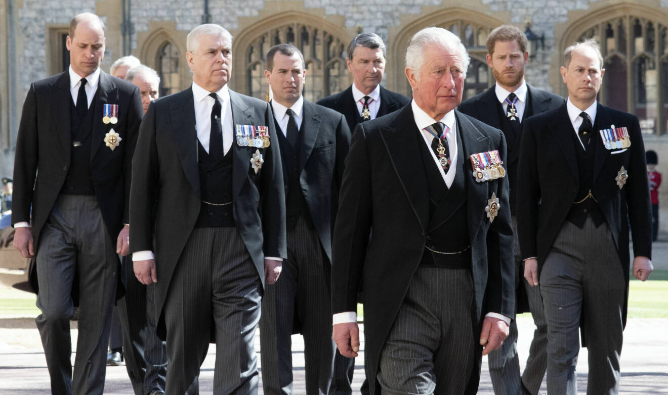 Prins Harry Prins William Prins Charles Prins Philips begravning Brittiska kungafamiljen processionen