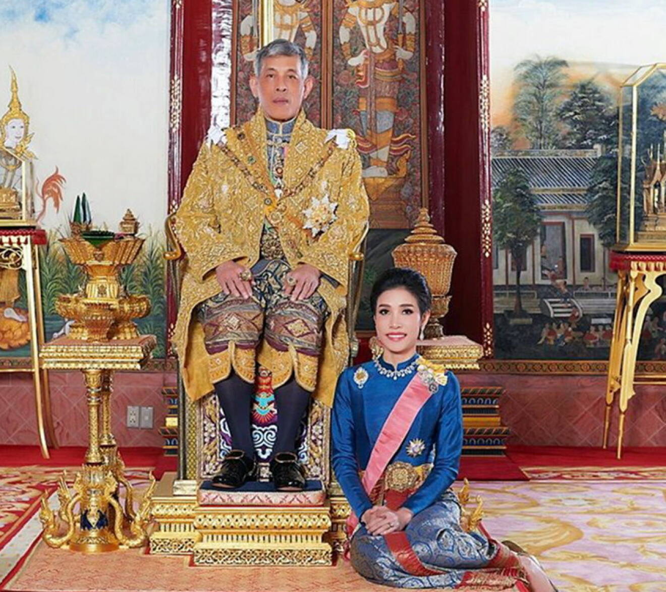 Kung Vajiralongkorn av Thailand med sin älskarinna Sineenat Wongvajirapakdi