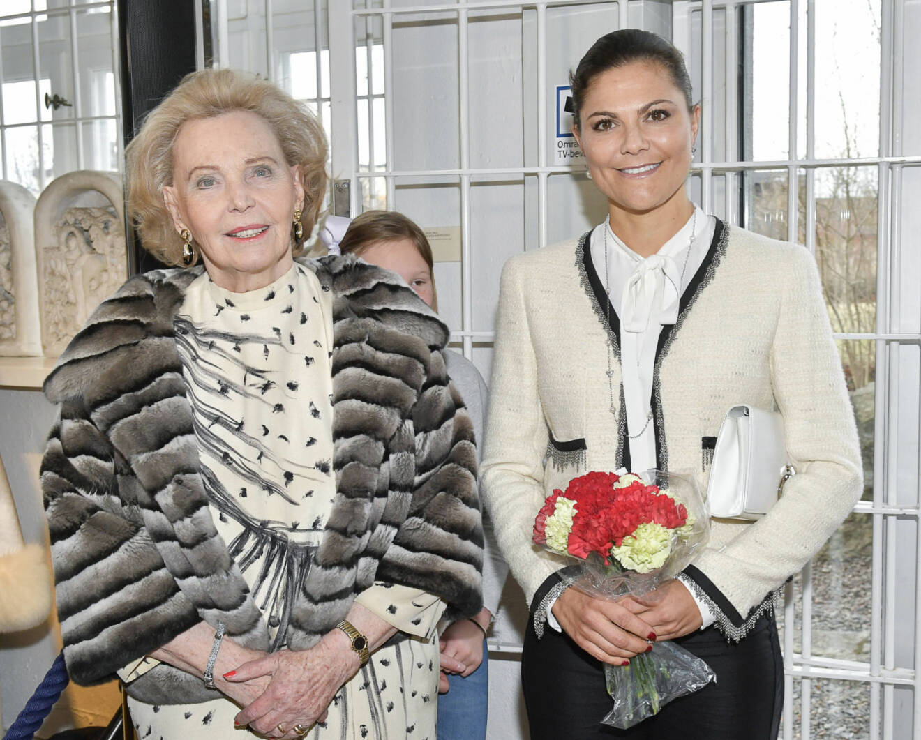 Kronprinsessan Victoria i mamma Silvias Chanel-jacka