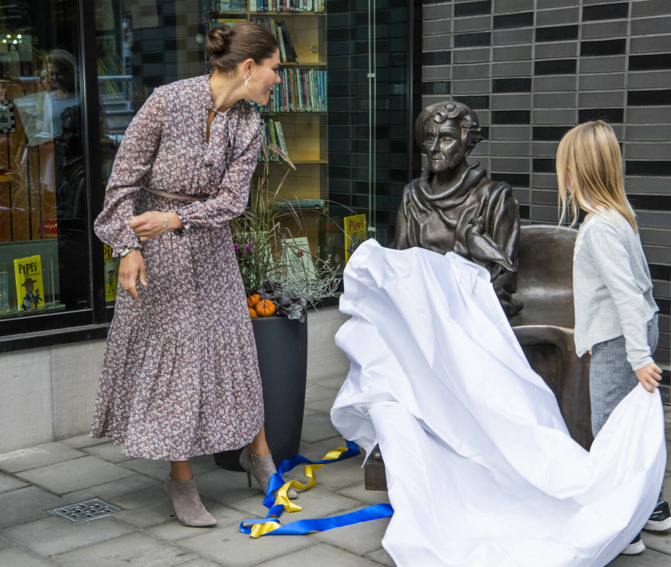 Kronprinsessan Victoria Astrid Lindgren-skulpturen Karolinska sjukhuset