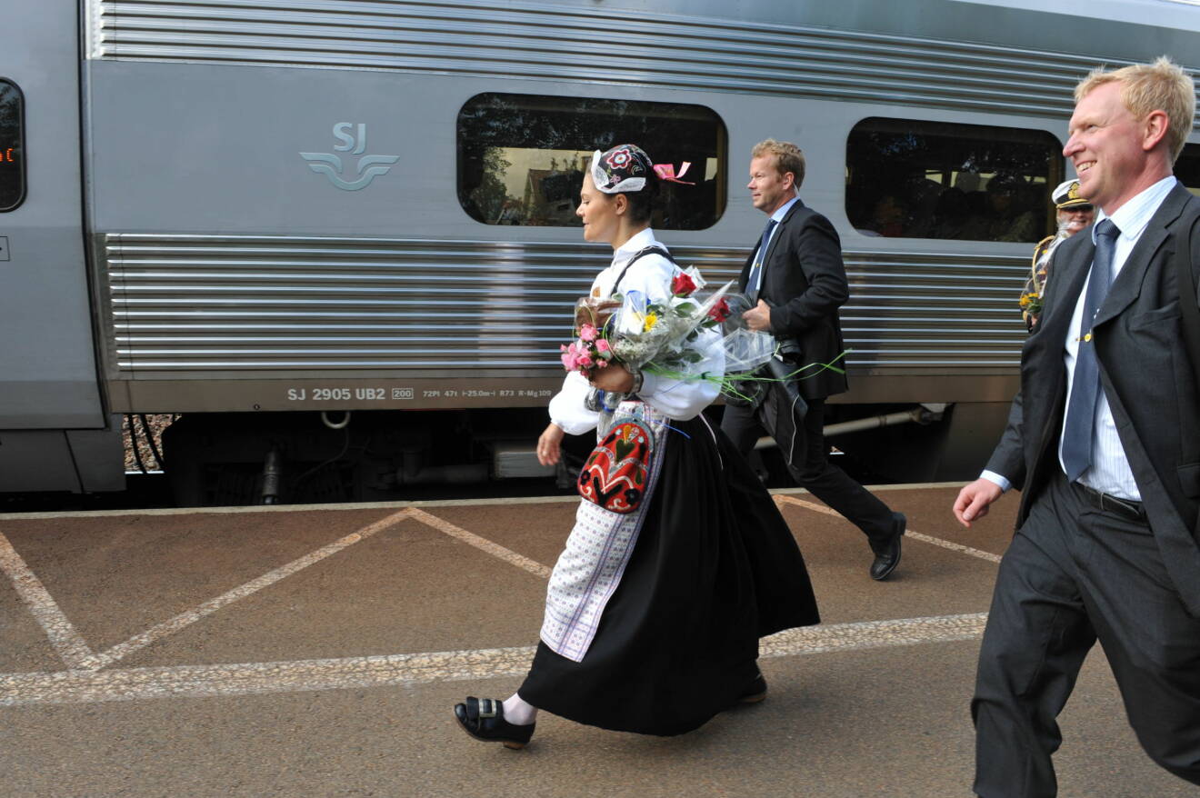 Kronprinsessan Victoria åker tåg