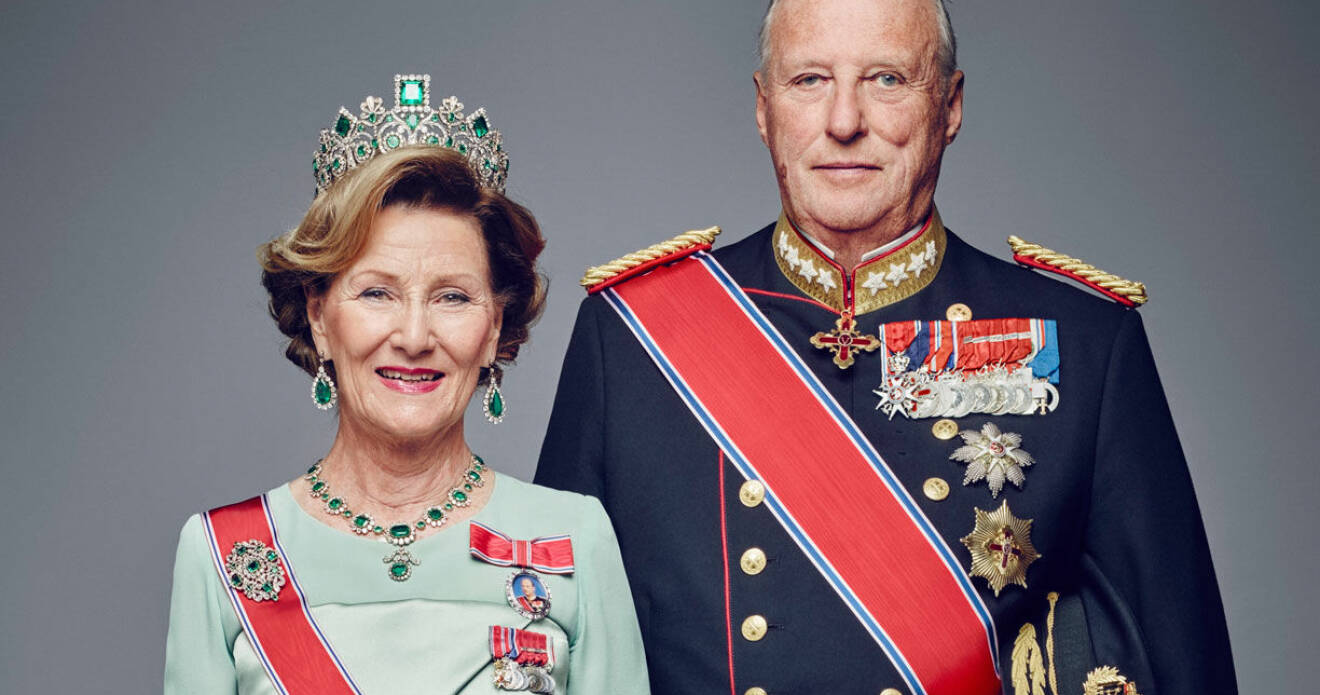 Kung Harald Drottning Sonja Hovets officiella bild