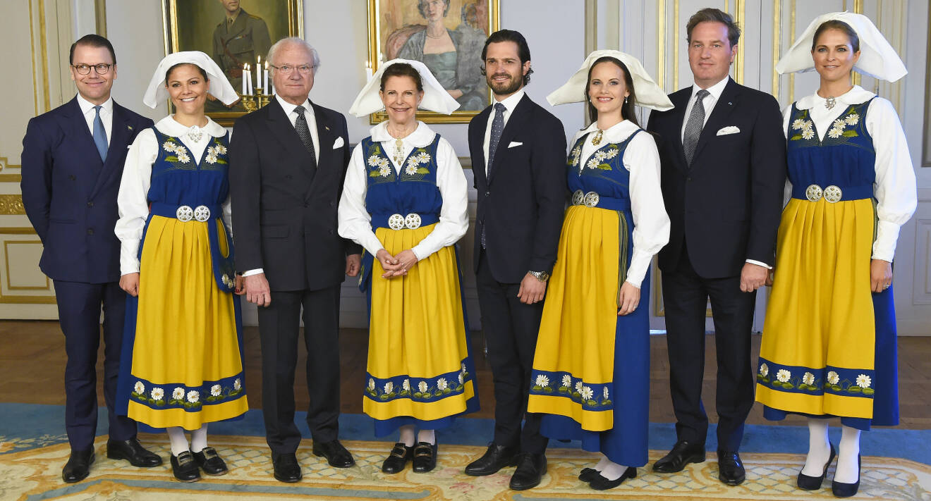 Kungafamiljen Nationaldagen Sverigedräkt Kostym Kunglig klädkod