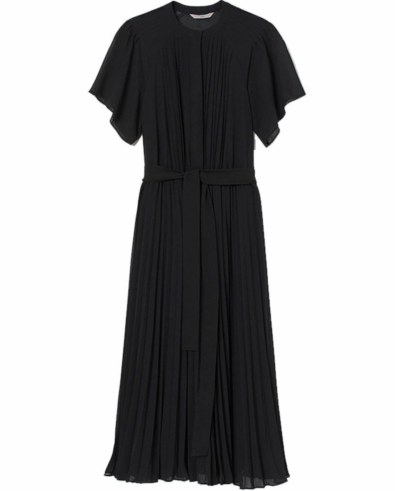 svart plisserad klänning