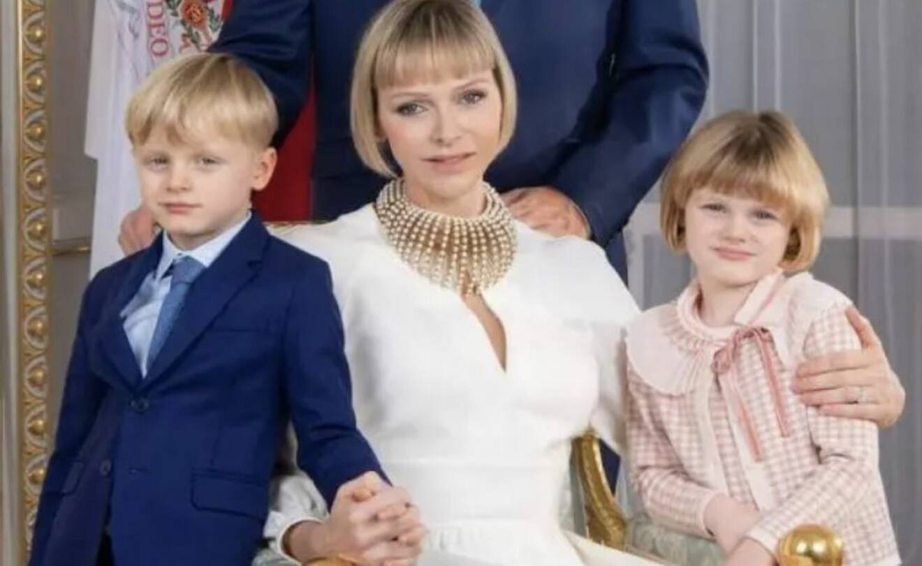Furstinnan Charlene Officiella fotot med familjen Prins Jacques Prinsessan Gabriella