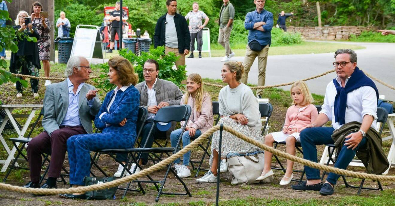 Kung Carl Gustaf, drottning Silvia, prins Daniel, prinsessan Estelle, prinsessan Madeleine, prinsessan Leonore och Chris O'Neill