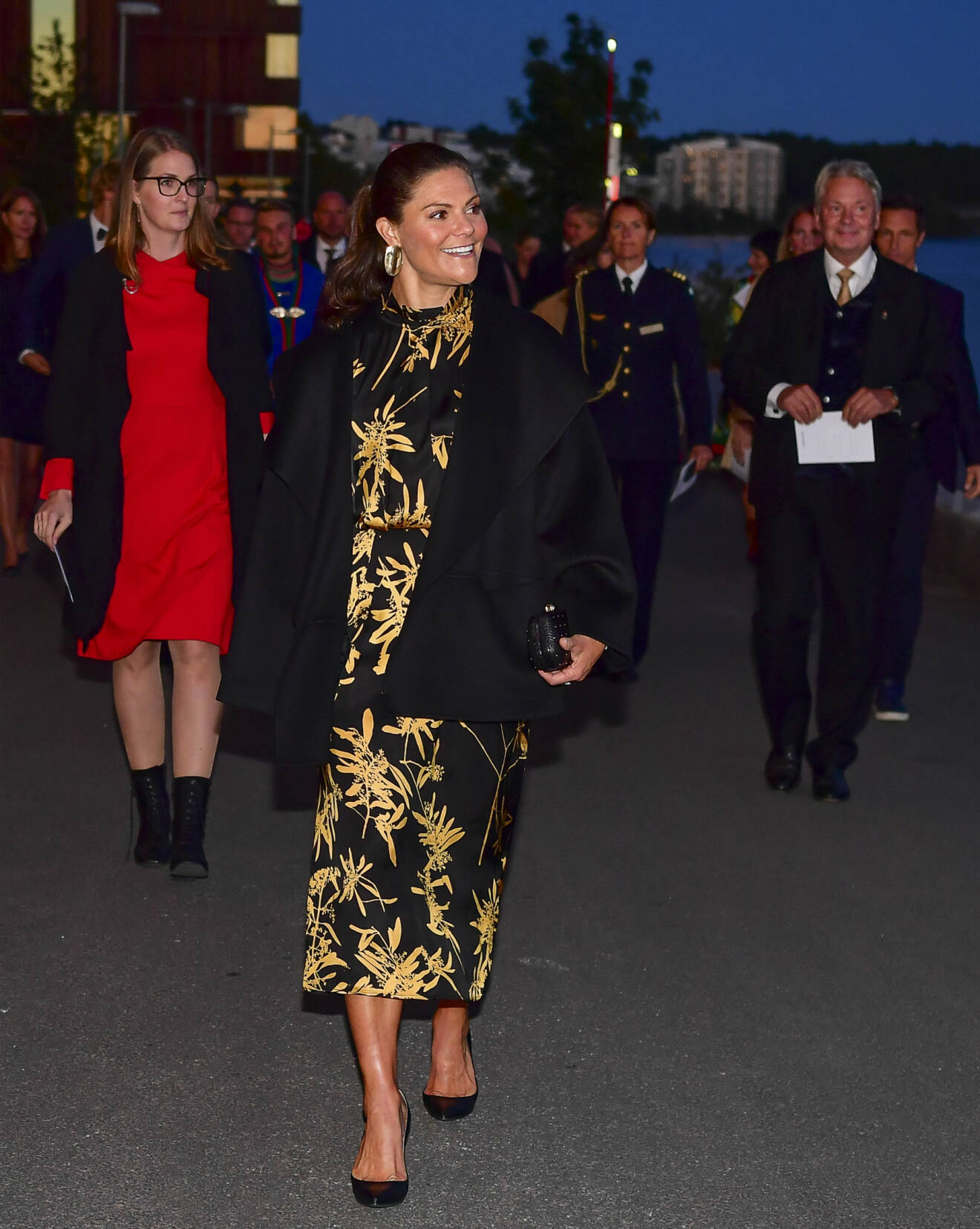 Kronprinsessan Victoria i Umeå Restaurang Tonka gul svart klänning Dagmar