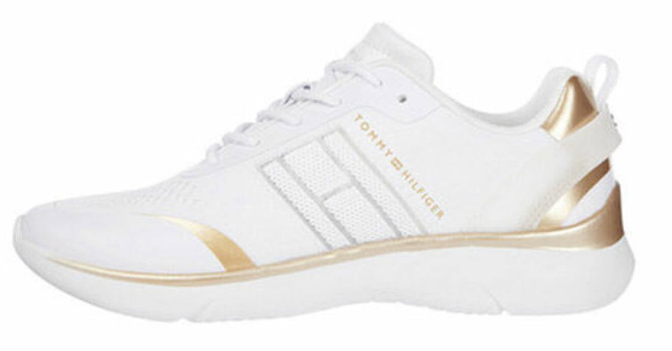 basgarderob skor: vita sneakers från tommy hilfiger