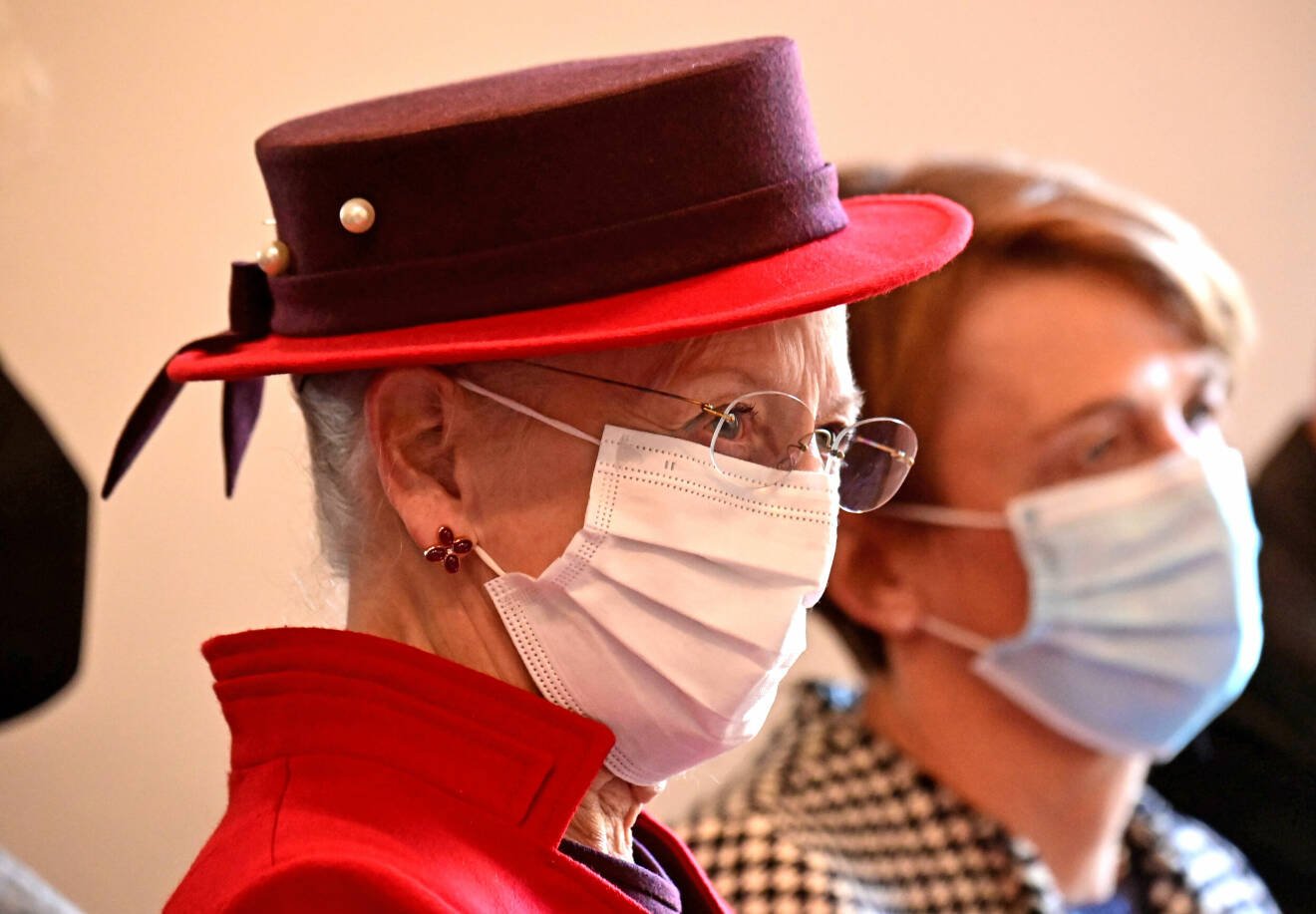 Drottning Margrethe med munskydd