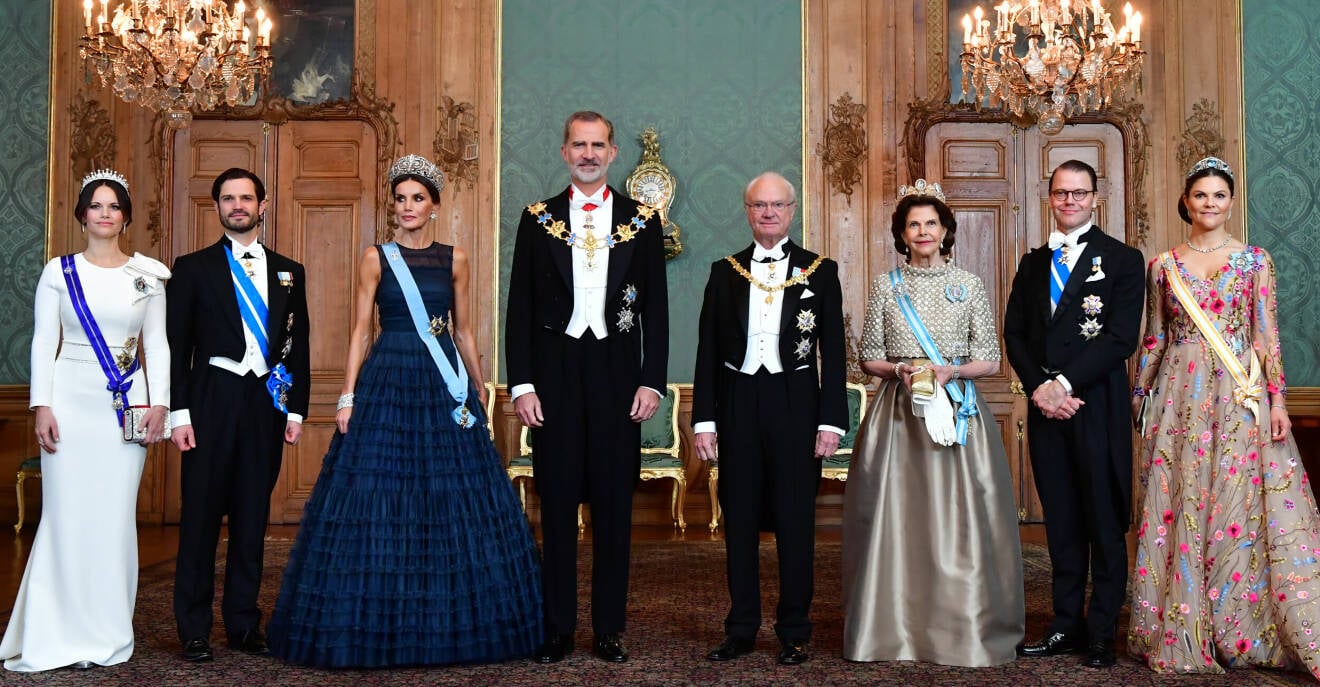Spanska kungaparet på fest hos svenska kungafamiljen