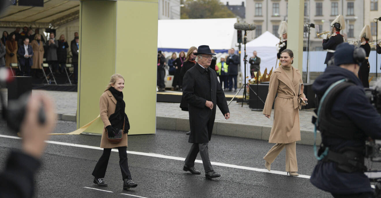 Prinsessan Estelle, kung Carl Gustaf och kronprinsessan Victoria