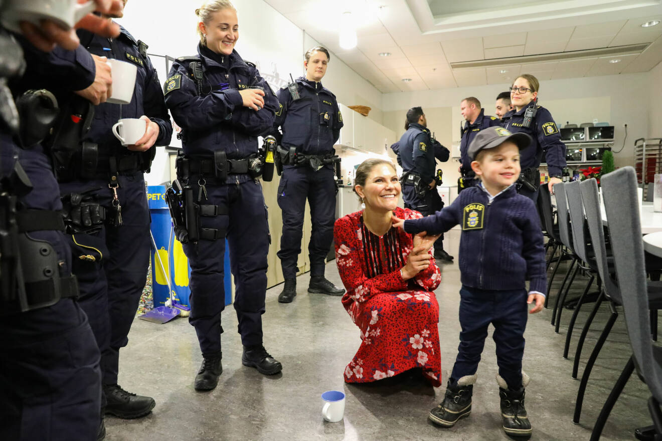 Kronprinsessan Victoria Prins Oscar Norrmalms polisstation Julafton 2019