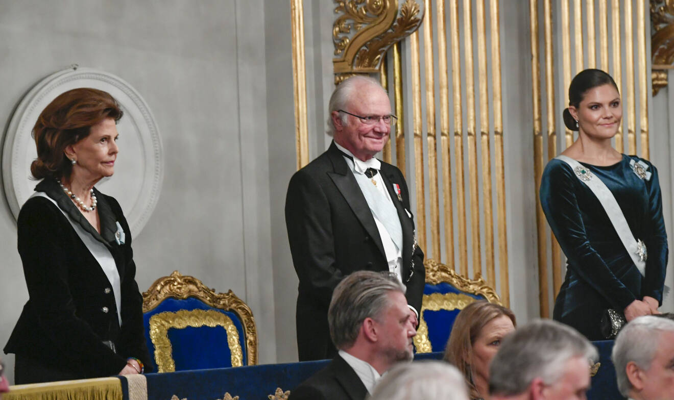 kungaparet och kronprinsessan Victoria på Svenska Akademiens högtidssammankomst 2021