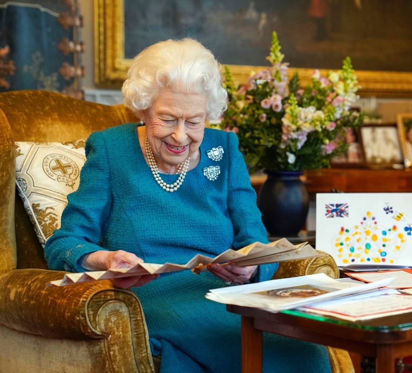 Drottning Elizabeth i The Oak Room på Windsor Castle
