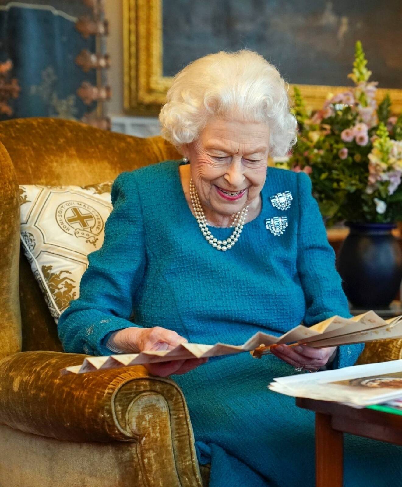 Drottning Elizabeth i sitt vardagsrum på Windsor