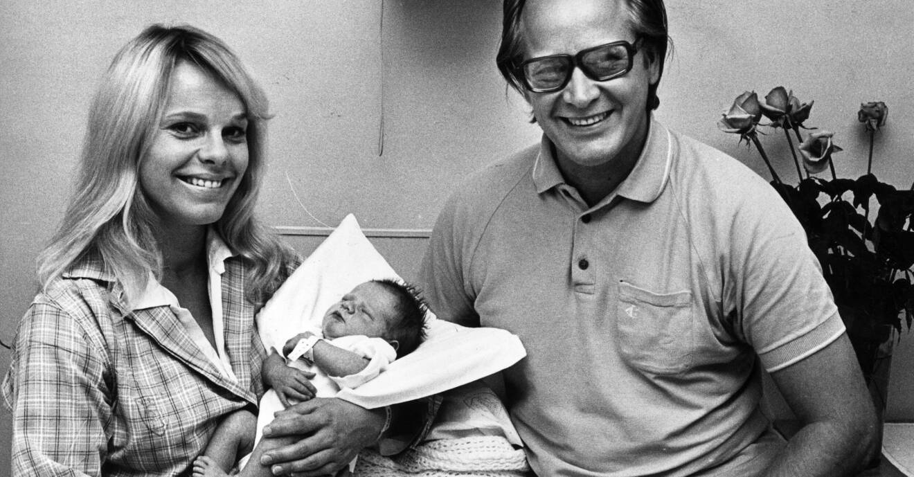 Skådespelarparet Jan Malmsjö och Marie Göranzon med nyfödde sonen Jonas 1971