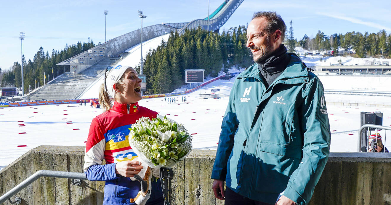 Kronprins Haakon gratulerar Therese Johaug