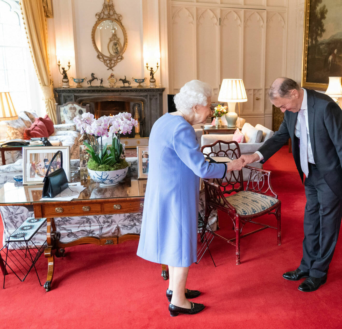 Drottning Elizabeths privata vardagsrum The Oak Room på slottet Windsor