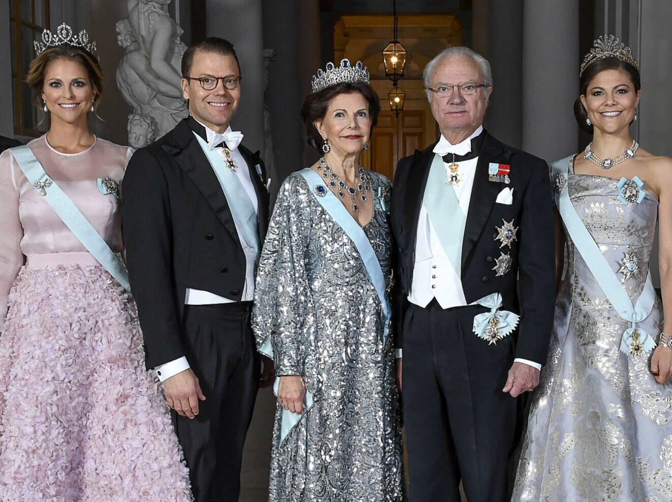 Kungen, drottningen, prinsessan Madeleine, prins Daniel och kronprinsessan Victoria på Nobel