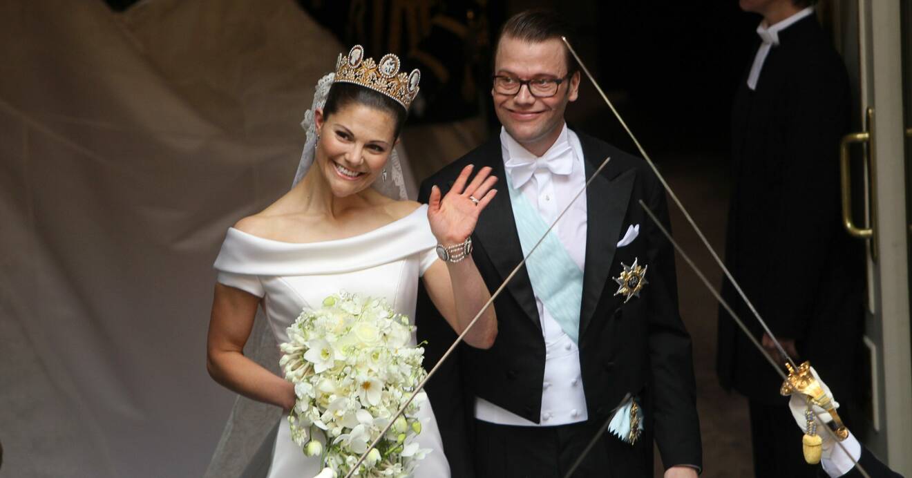 Victoria kronprinsessa och Daniel prins Sverige lämnar Storkyrkan efter vigseln