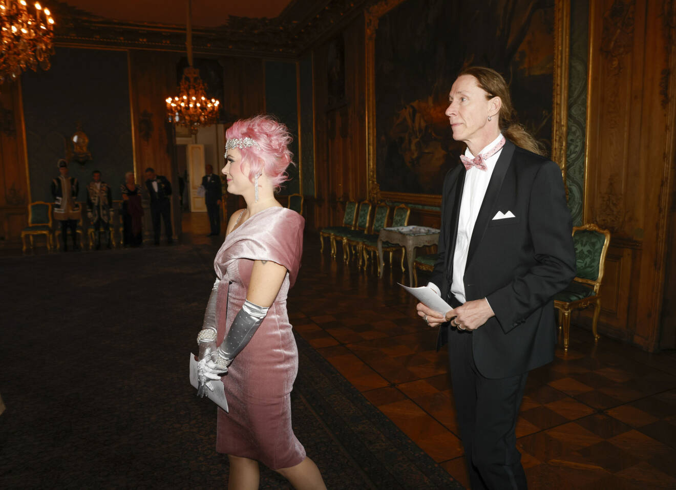 Martin "E-type" Erikson med flickvännen Melinda Jacobs kommer till Sverigemiddagen på Stockholms slott på fredagen.