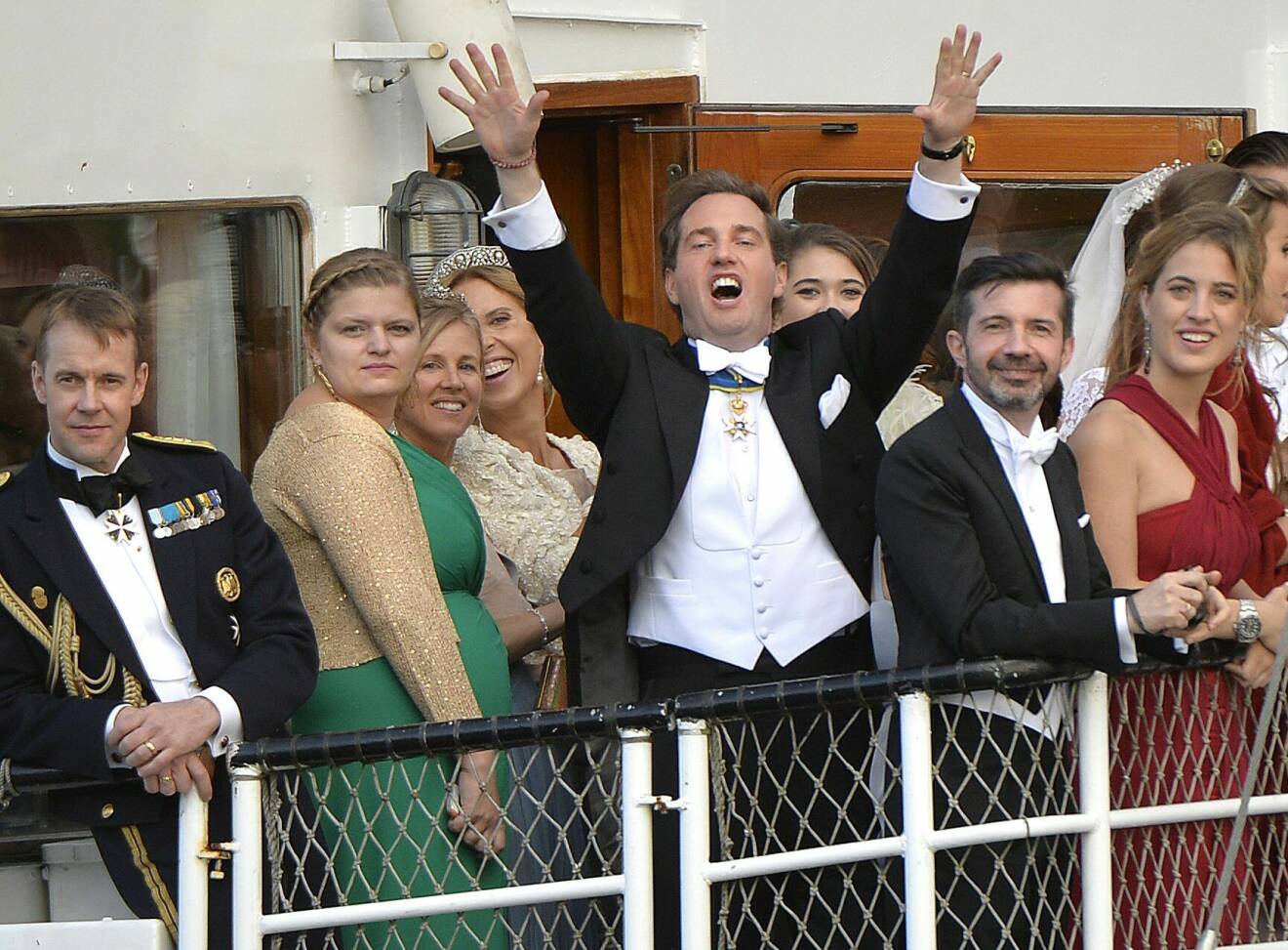 Chris O’Neill festar ombord på en skärgårdsbåt på väg till sin och prinsessan Madeleines bröllopsmiddag