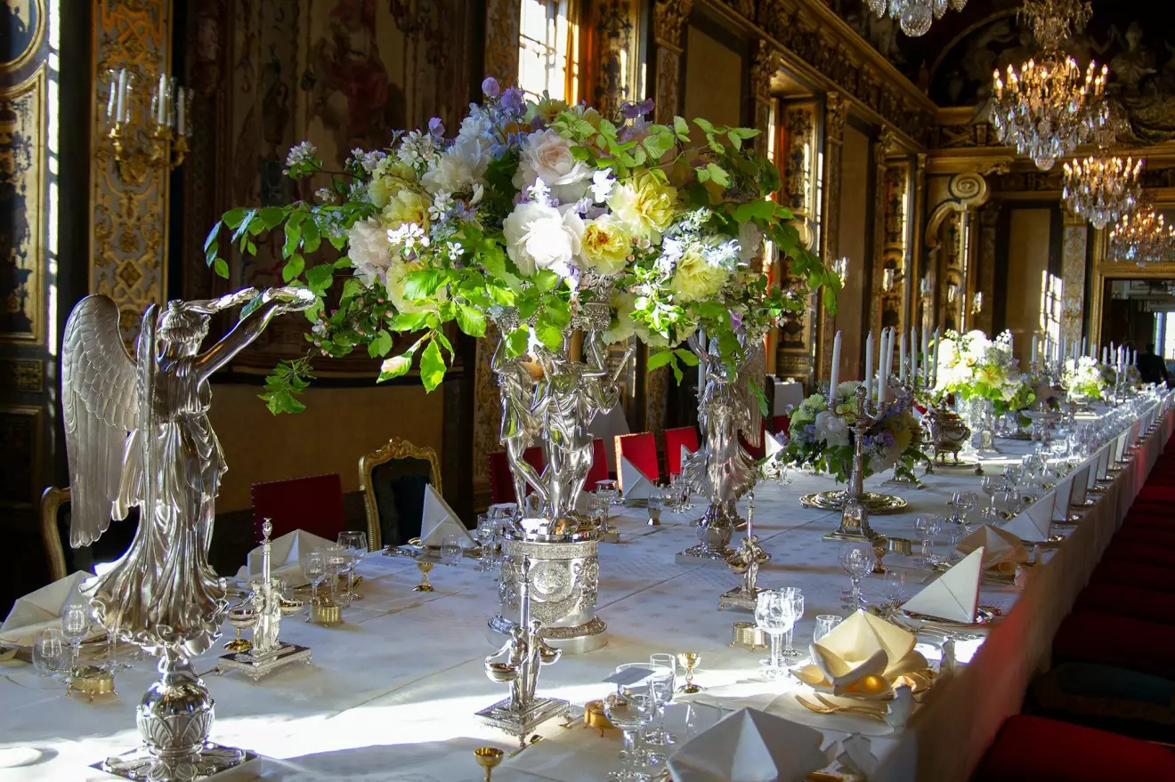 Det dukade bordet i Karl XI:s galleri på Stockholms slott