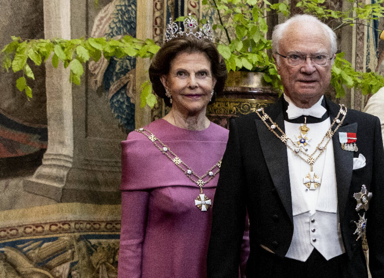Kungen och drottning Silvia med Finlands finaste orden: Kommendörstecknet av Finlands Vita Ros’ orden.