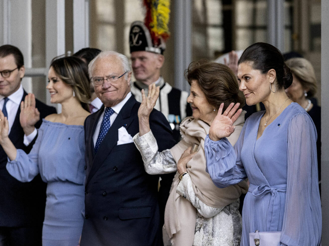Kungafamiljen tar adjö av finska presidentparet efter deras statsbesök i Sverige