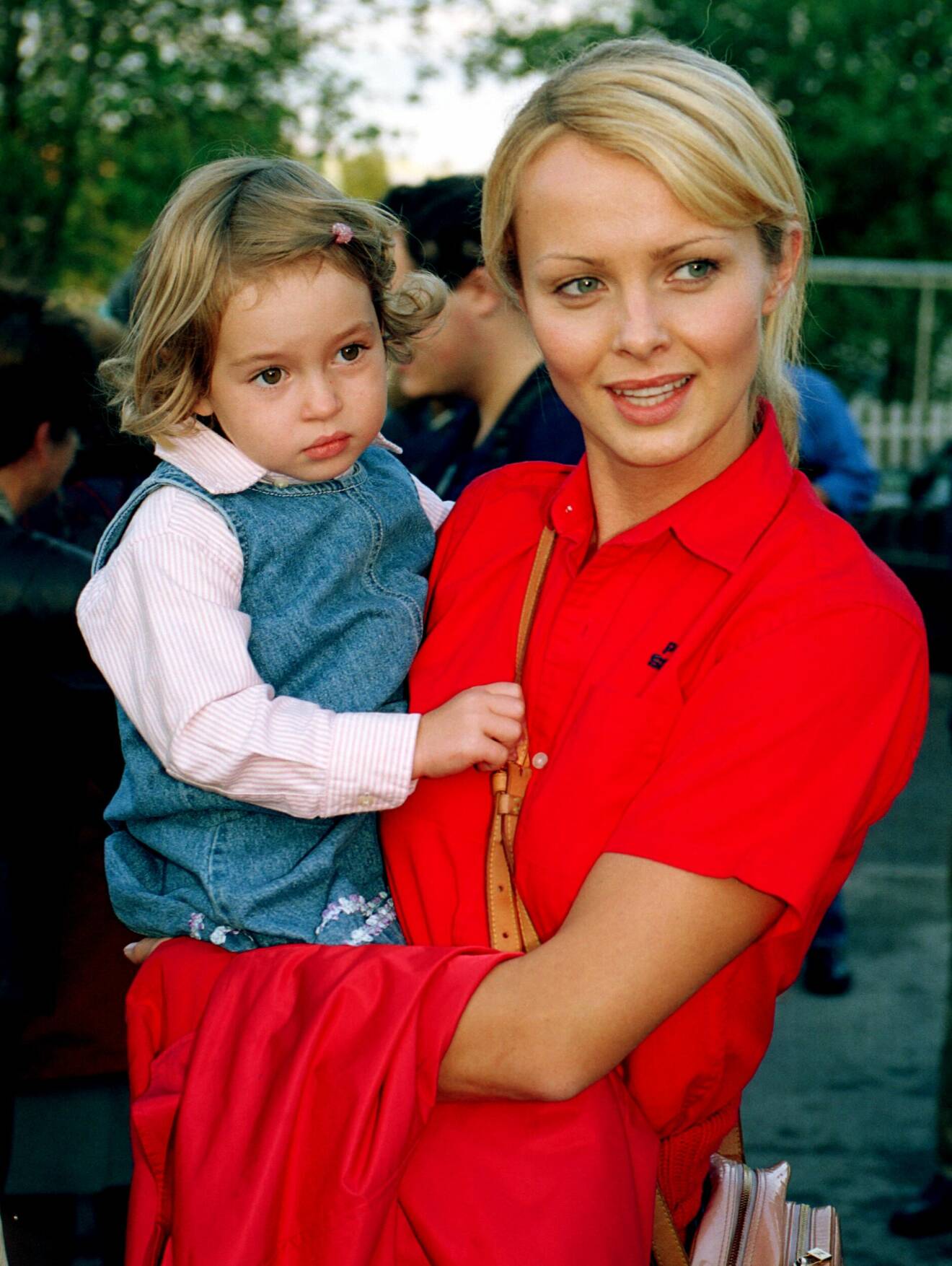 Izabella Scorupco och dottern Julia 2000