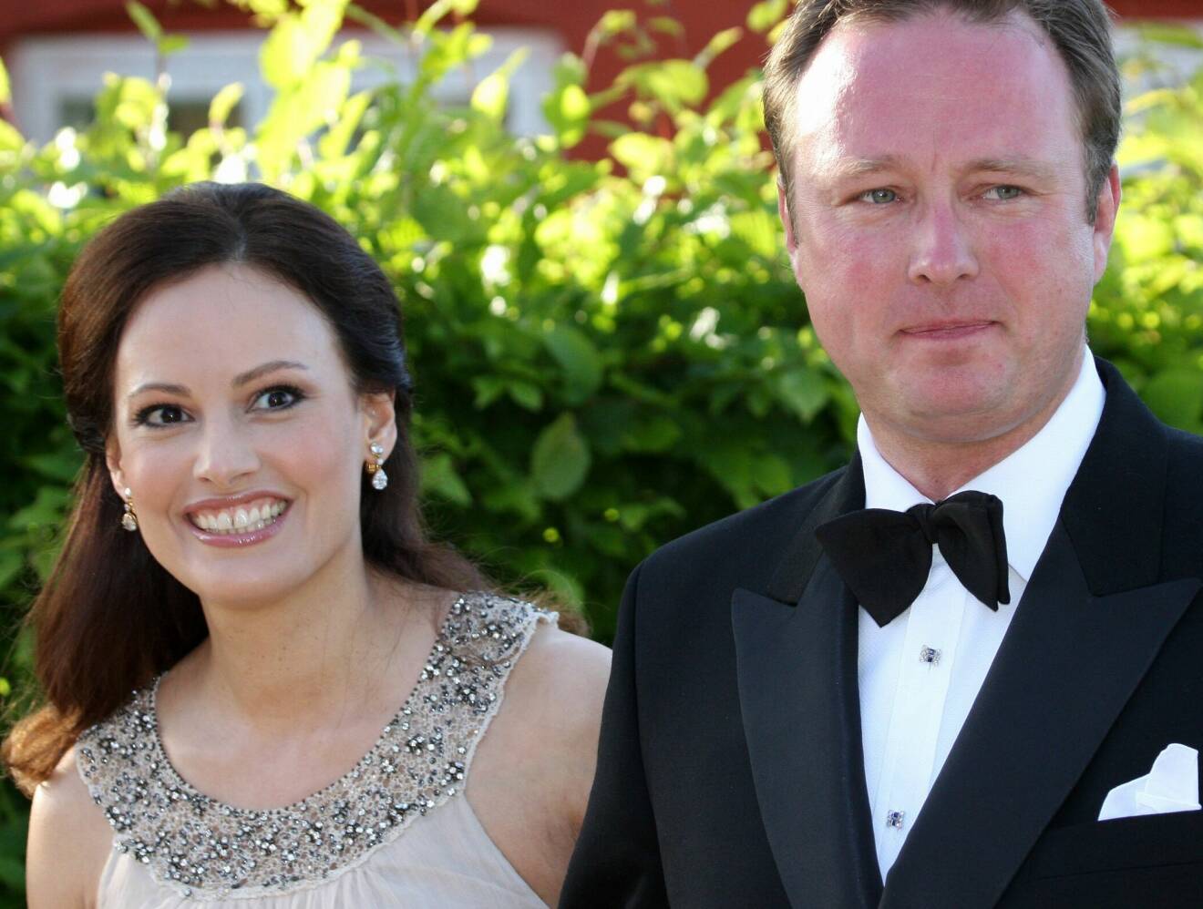 Prins Gustav gifter sig med Carina Axelsson som nu blir prinsessa