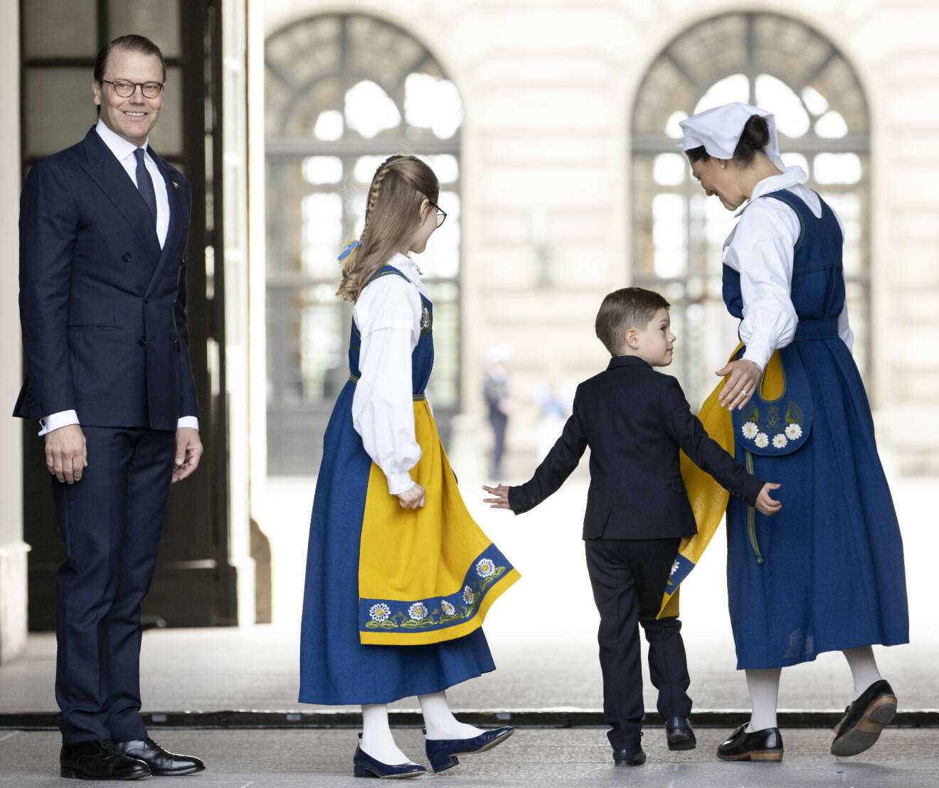 Prins Daniel Prinsessan Estelle Prins Oscar och kronprinsessan Victoria på Öppet slott 2022