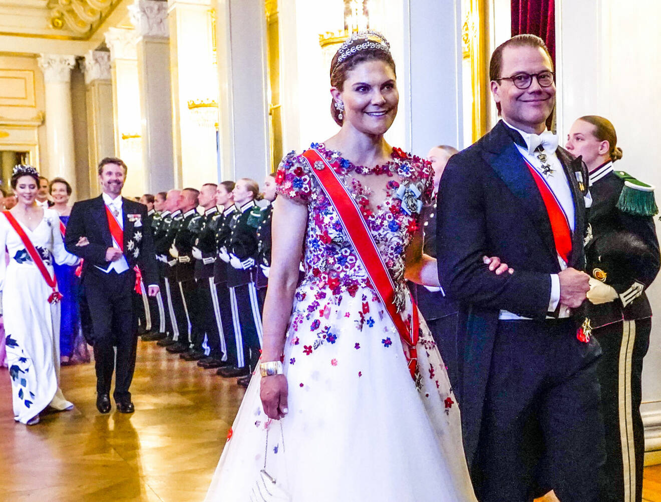 Kronprinsessan Victoria och prins Daniel på Ingrid Alexandras galamiddag i Oslo.
