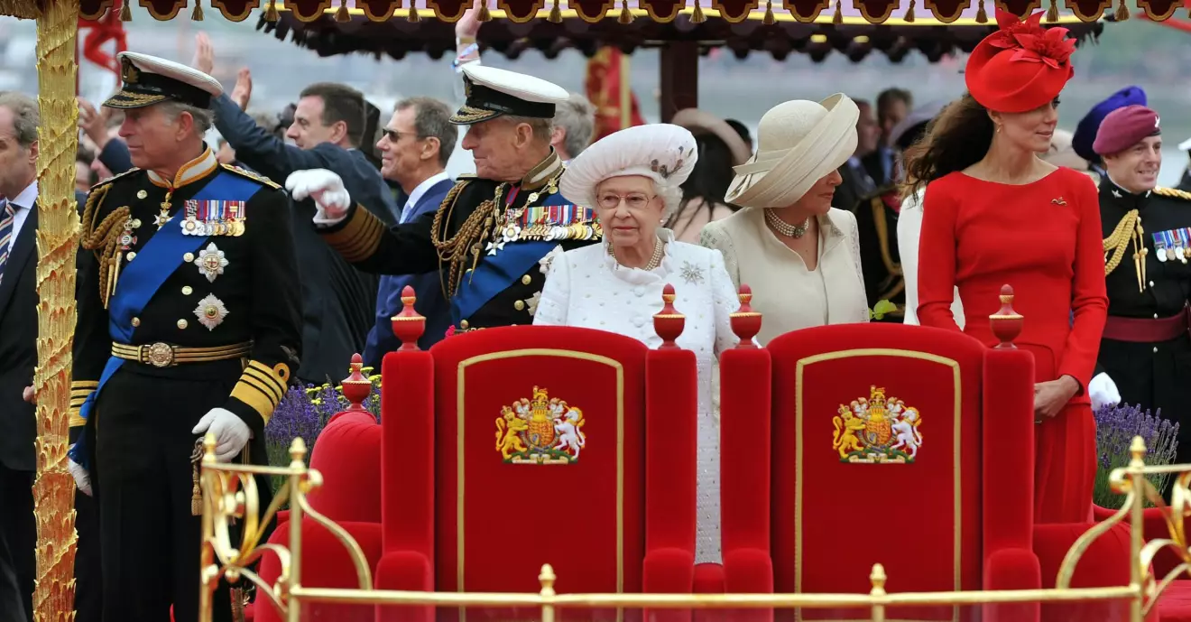 Drottning Elizabeth och hertiginnan Kate