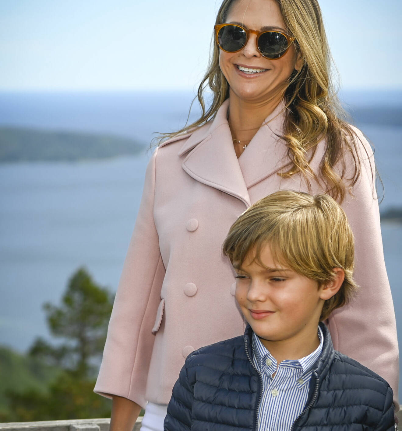 Prins Nicolas på besök i sitt hertigdöme Ångermanland med mamma prinsessan Madeleine