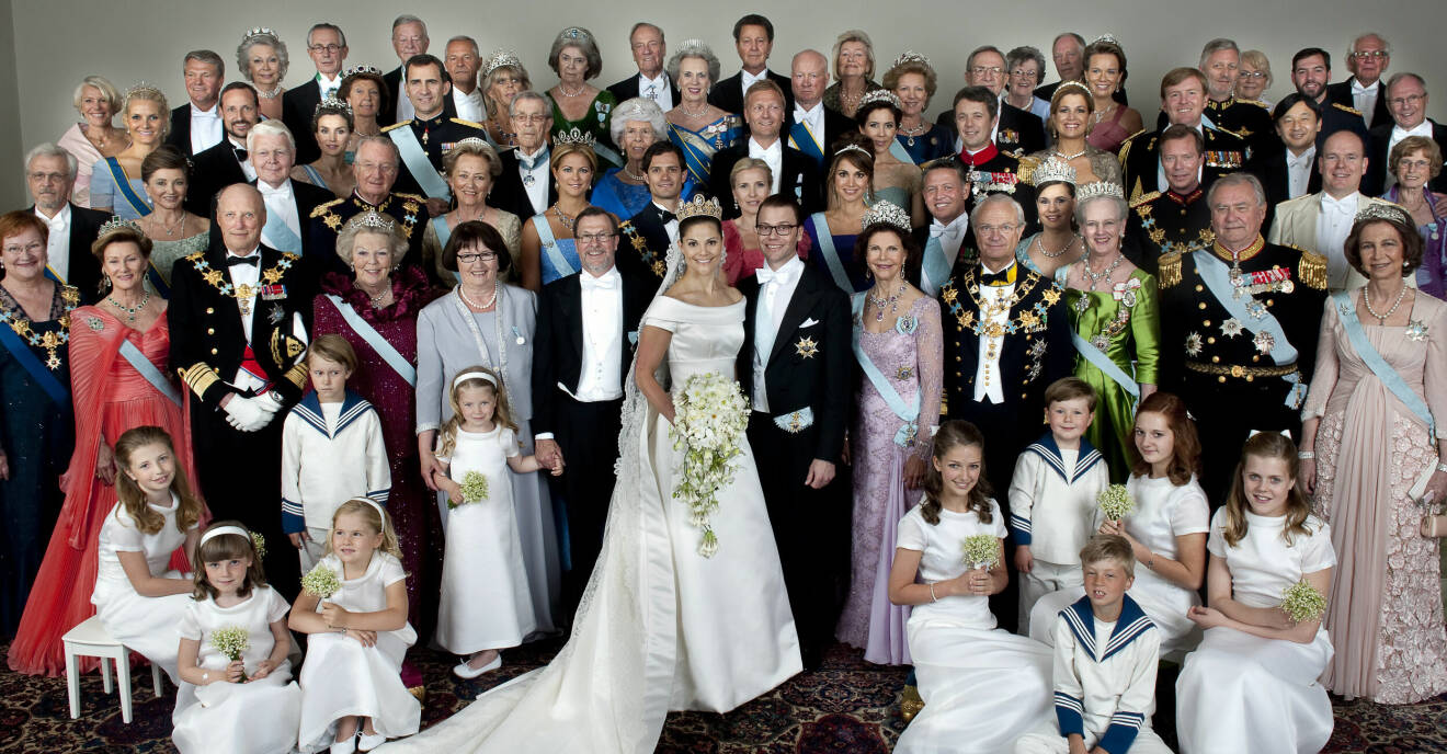 Den officiella gruppbilden från kronprinsessan Victorias bröllop